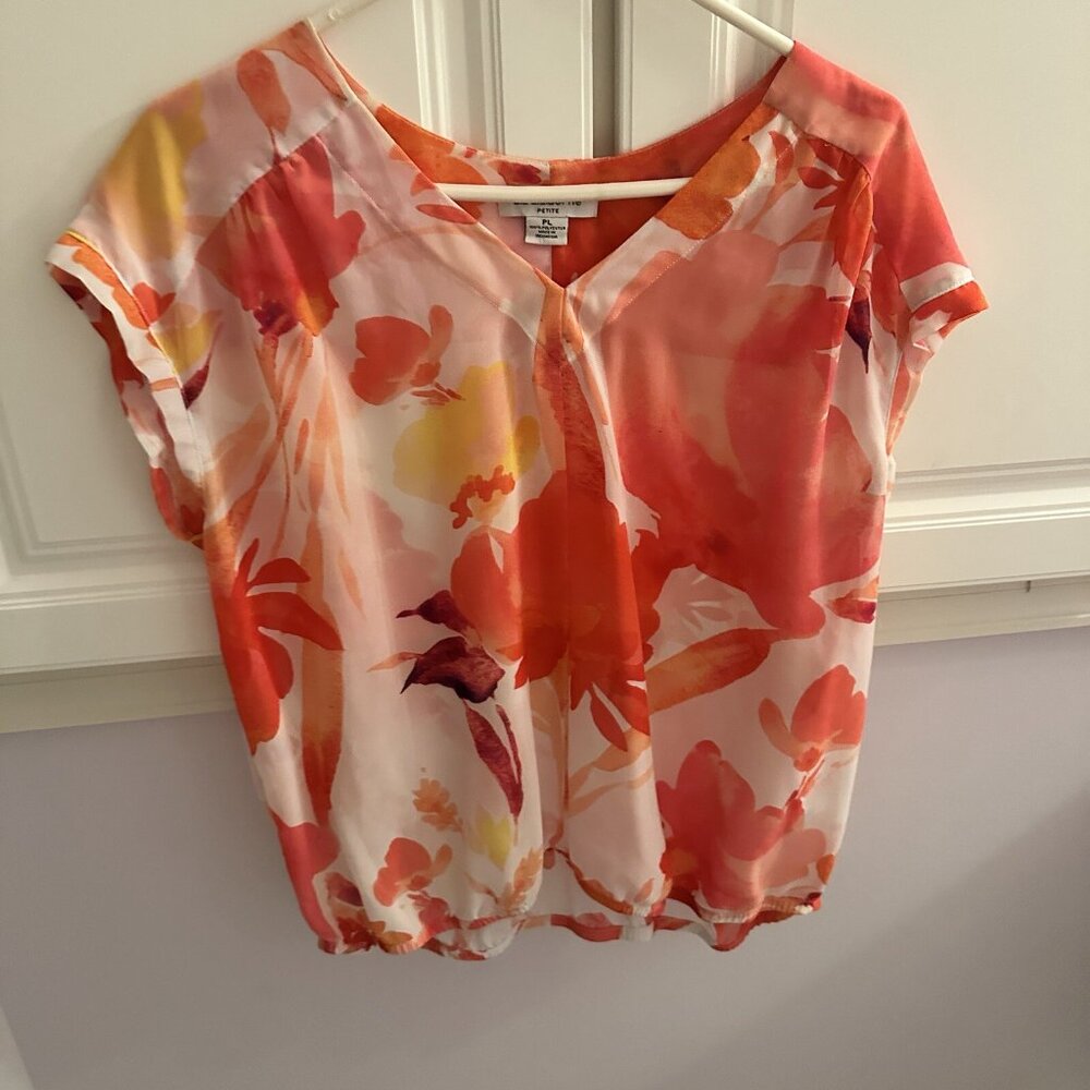 Liz Claiborne Orange Floral V-Neck‎ Petite Top PL Short Sleeve Rayon Blouse​